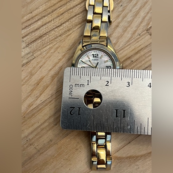 Timex Ladies Watch Indiglo Pearlescent Dial Gold Tone Bracelet Date Window - Picture 10 of 11